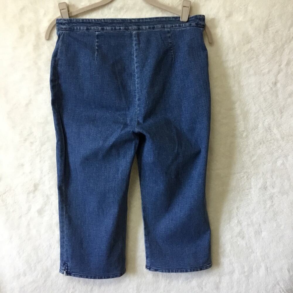 Iceberg Blue Capri Jeans - Picture 6 of 10